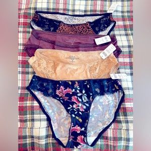 COPY - SET OF FOUR SOMA-Brand Embraceable Lace Panties. NWT. NEVER TRIED ON. Si…